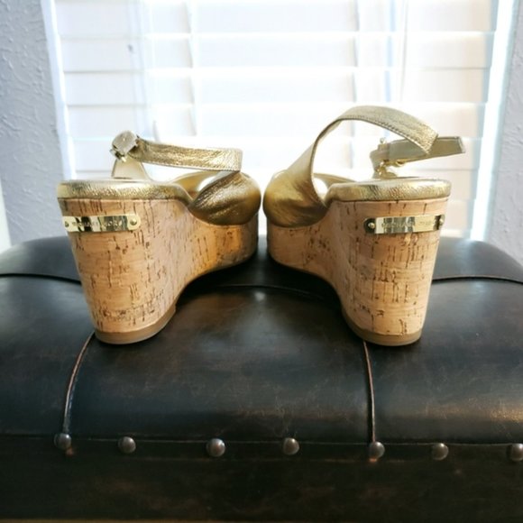 NWOT!! Gold Michael Kors Wedge Sandals - Picture 3 of 12